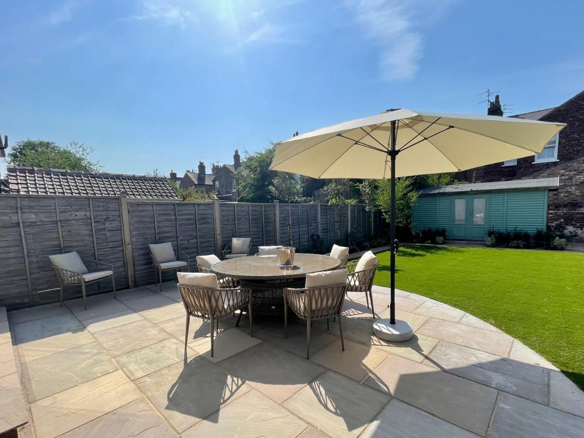 Central Townhouse With Free Off Road Parking And Garden York Exterior photo